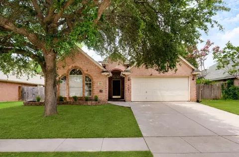 9041 San Joaquin Trl, Fort Worth, TX 76118