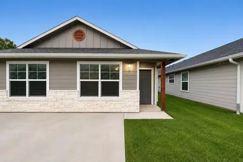 802-804 N Broughton St, Sherman, TX 75090