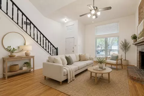 617 Valley Spring Dr, Arlington, TX 76018