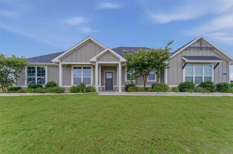 1037 Flagstone Dr, Weatherford, TX 76085