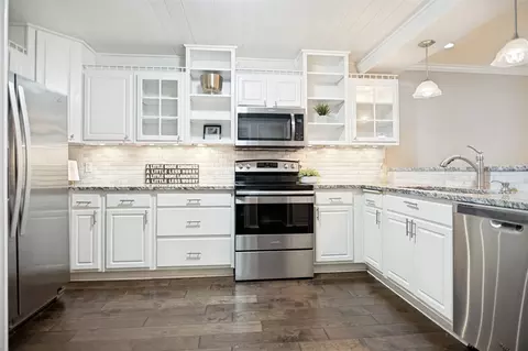 2979 Country Place Cir, Carrollton, TX 75006