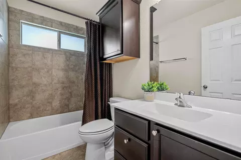 Bath - 2820 Samson Dr, Lorena, TX 76655 photo 3 of 3