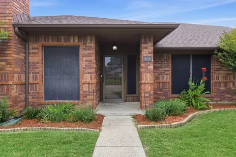 605 Buttercup Cir, Garland, TX 75040
