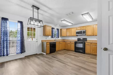 605 Buttercup Cir, Garland, TX 75040