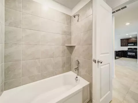 Bath - 357 Sun Bluff Rd, Haslet, TX 76052 photo 4 of 5