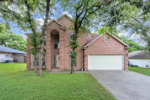 2119 Twin Elms Dr, Arlington, TX 76012