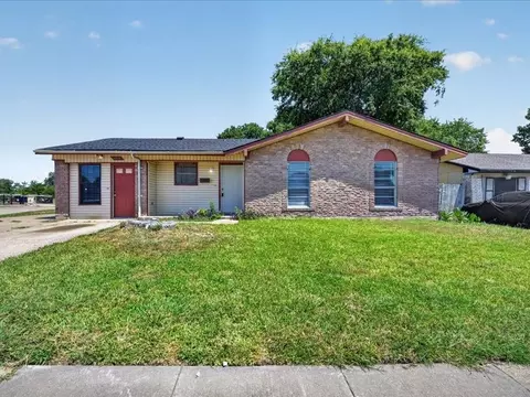 3205 Pacesetter Dr, Dallas, TX 75241