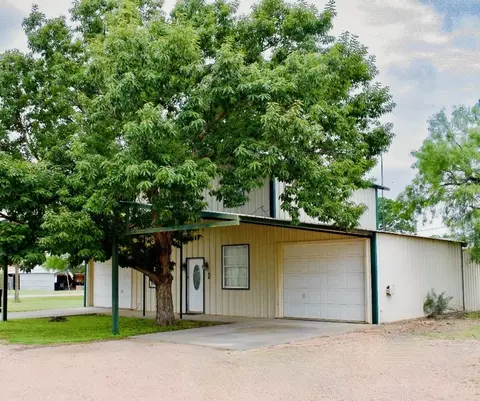 101 S Loop Dr, Brady, TX 76825