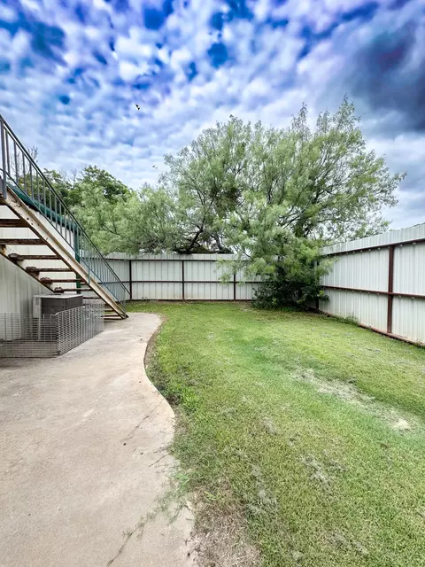 Exterior - 101 S Loop Dr, Brady, TX 76825 photo 5 of 6