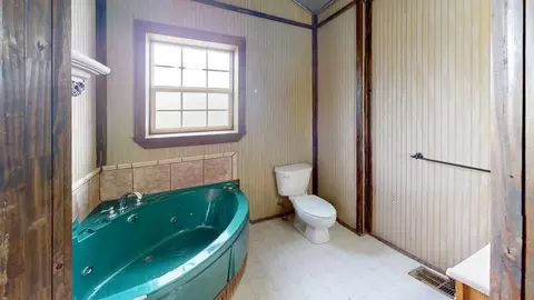Bath - 101 S Loop Dr, Brady, TX 76825 photo 6 of 8