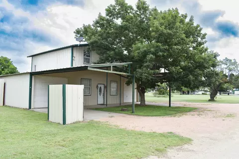Exterior - 101 S Loop Dr, Brady, TX 76825 photo 3 of 6