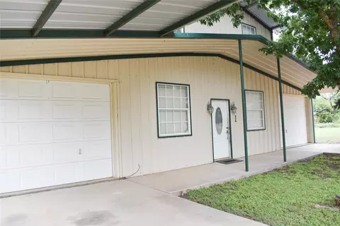 Exterior - 101 S Loop Dr, Brady, TX 76825 photo 4 of 6