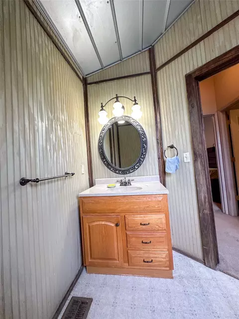 Bath - 101 S Loop Dr, Brady, TX 76825 photo 8 of 8