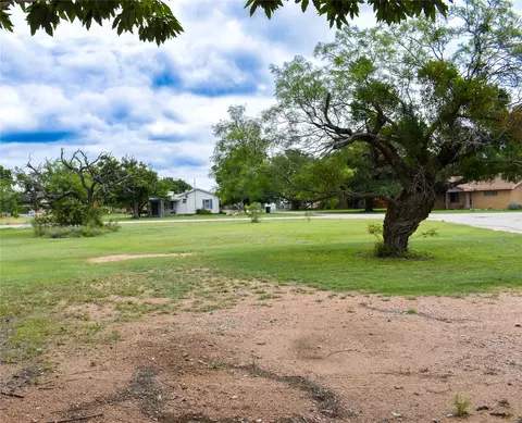 Exterior - 101 S Loop Dr, Brady, TX 76825 photo 6 of 6