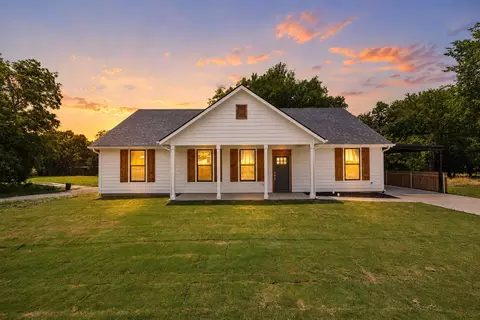 108 S Manson St, Wolfe City, TX 75496