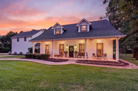 4208 Country Hill Rd, Fort Worth, TX 76140