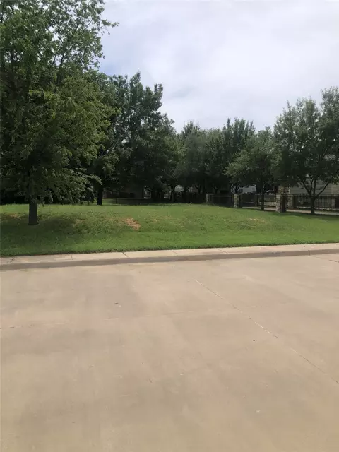 500 Mary Lou Ct, Granbury, TX 76048