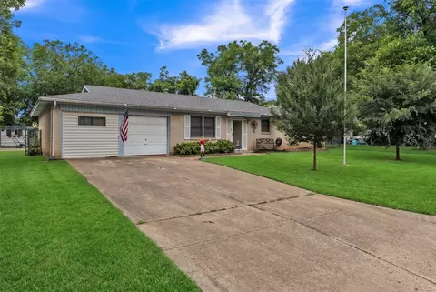19 Page St, Hurst, TX 76053