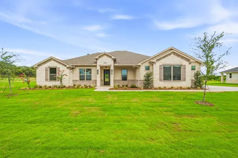 101 Eagle Ct, Glen Rose, TX 76043
