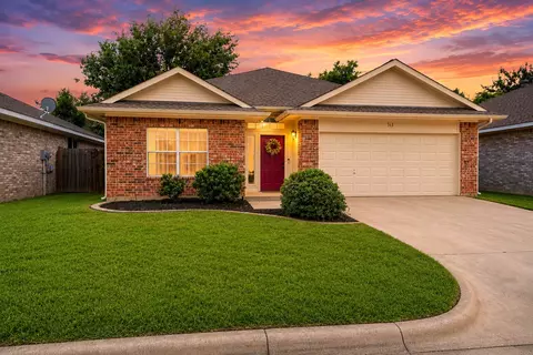 313 Texas Dr, Lake Dallas, TX 75065