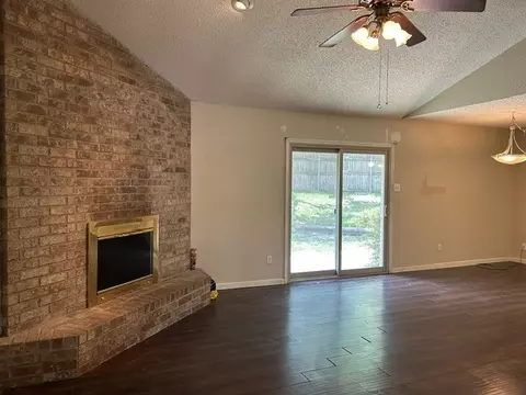 400 Woodlake Cir, Azle, TX 76020
