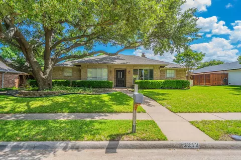 2212 Vickers Dr, Plano, TX 75075