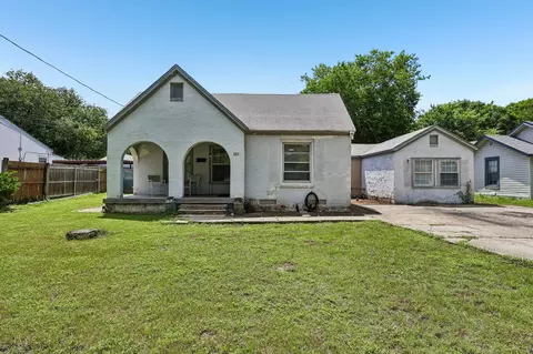 1215 Churchill Rd, River Oaks, TX 76114