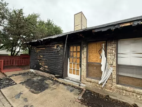 3703 Clover Hill Ln, Carrollton, TX 75007