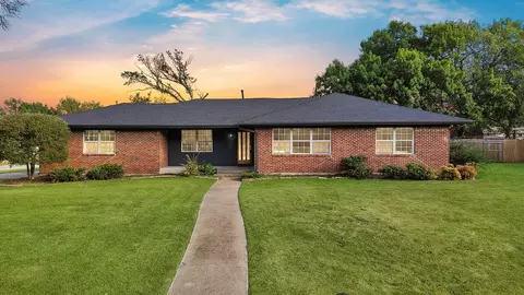 1618 Comanche Trl, Garland, TX 75043