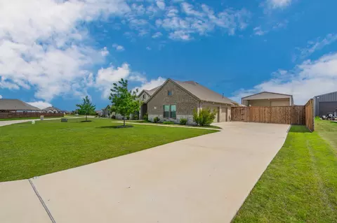 1745 Meadowbrook Ln, Nevada, TX 75173