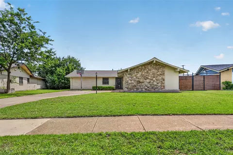 1744 Gross Rd, Dallas, TX 75228