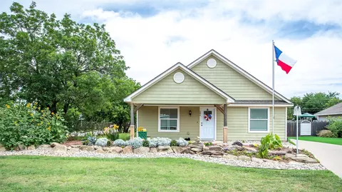 206 W Oak, Olney, TX 76374