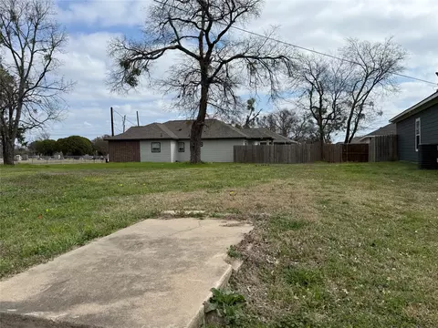 3307 Travis St, Greenville, TX 75401