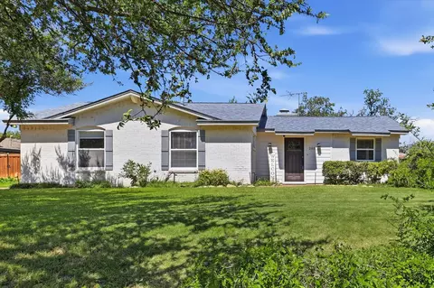 203 Tharp Dr, Highland Village, TX 75077