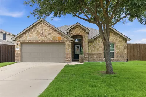 800 Silverthorne Dr, Burleson, TX 76028