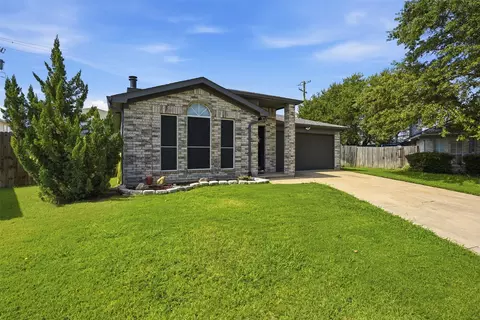 10117 High Bluff Dr, Fort Worth, TX 76108