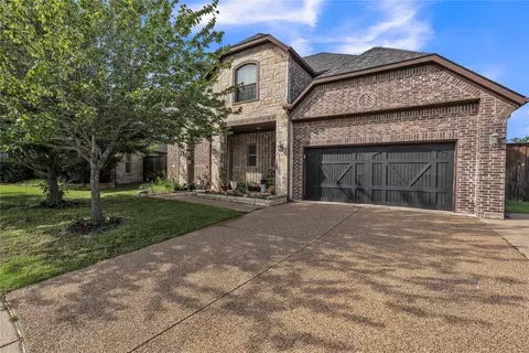 800 Goose Ct, Forney, TX 75126