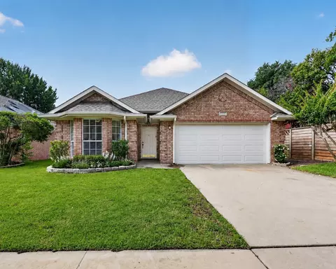 2212 Tiffany Glenn Ct, Bedford, TX 76021