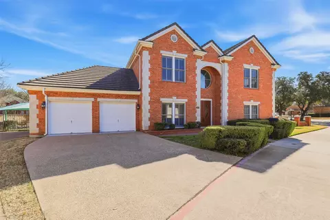 5949 River Bend Dr, Benbrook, TX 76132