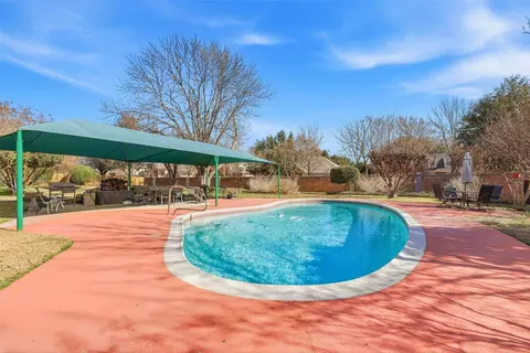 5949 River Bend Dr, Benbrook, TX 76132