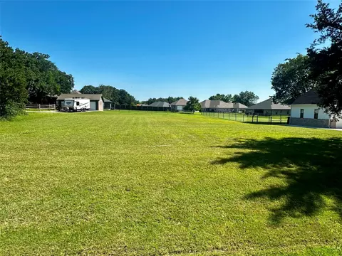128 Mohave Dr E, Gainesville, TX 76240