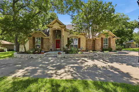 8904 Woodlawn Dr, Granbury, TX 76049