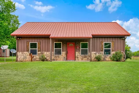 285 5th St NE, Bogata, TX 75417