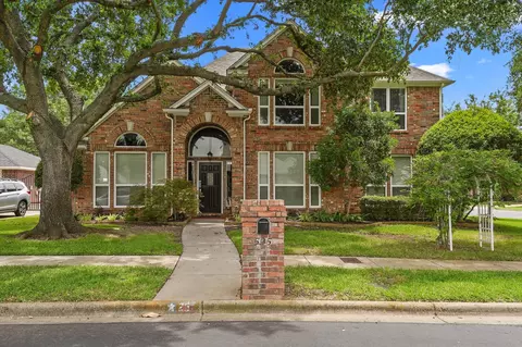 525 Springhill Dr, Hurst, TX 76054