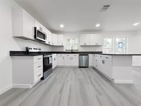 1322 3rd St, Graham, TX 76450