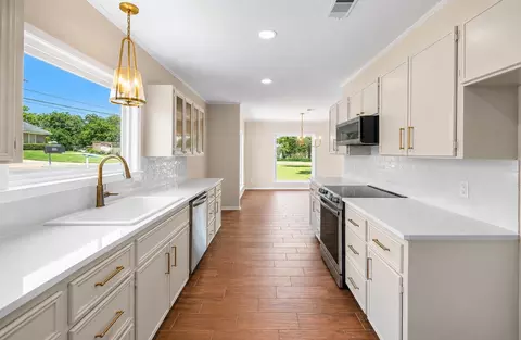 102 S Avenue Q, Clifton, TX 76634