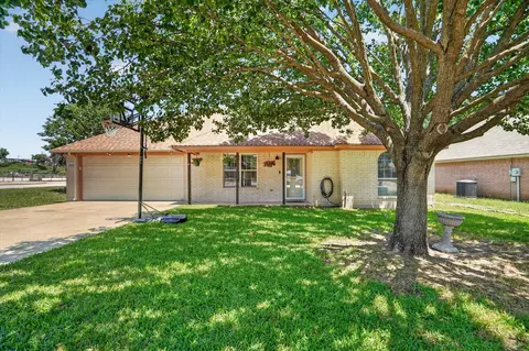 1801 Rayna Dr, Weatherford, TX 76086