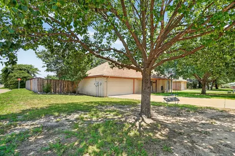 1801 Rayna Dr, Weatherford, TX 76086