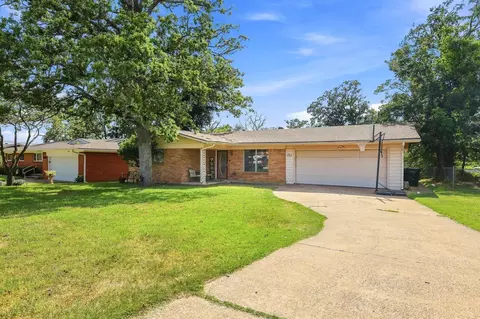 121 S Imperial Dr, Denison, TX 75020