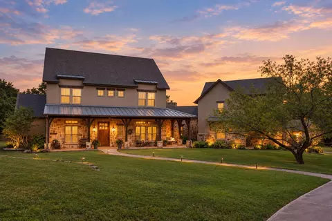 206 Rodeo Dr, Azle, TX 76020